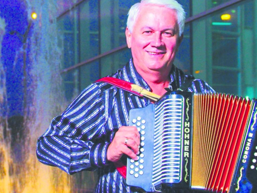 Ulpiano Vergara no ha tenido queja, pues sus bailes siempre se llenan.()
