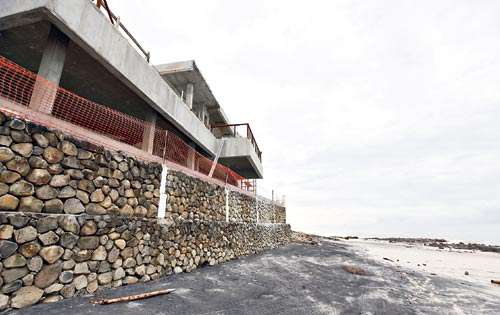 <p>Sin control. Nuevas edificaciones se toman la playa.</p>