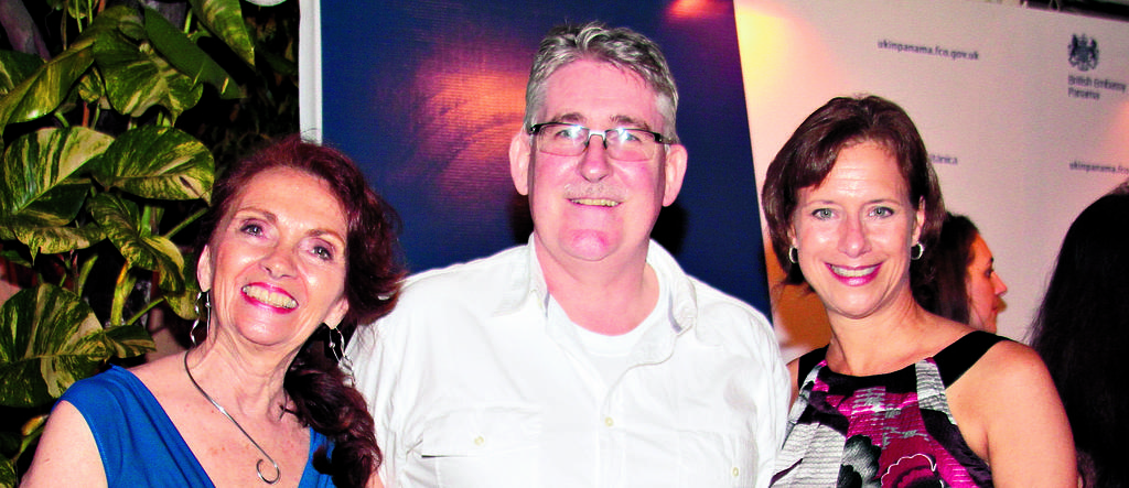 Ahden Bush, Bernard Callaghan y Rose Baitel.()