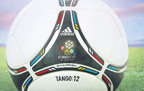 <p>2012. El Tango 12 se utilizará el otro año. </p>