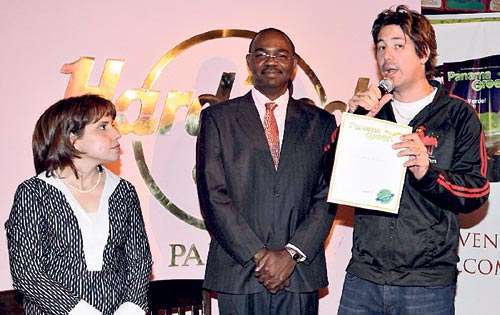 <p>Reconocimiento. Regueira agradeció la distinción. </p>