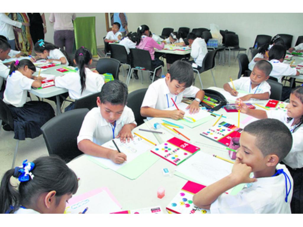 Los futuros pintores dando rienda suelta a su creatividad. (Cortesía)