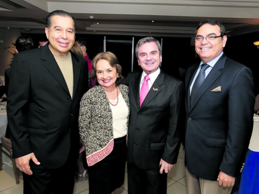 3. Simón Bolívar Alemán, Mariela Sagel, Hernán Posada y Leopoldo Neira.