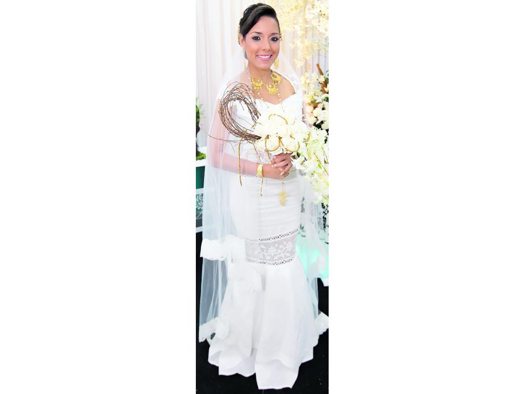 Con sabor a Panamá. Hasta el folclor se impone en los vestidos de novia. Hermoso con labores de la pollera.(Abel Rodríguez)