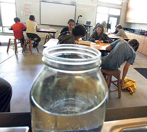 <p>Capacitación. Estudiantes reciben una preparación.</p>