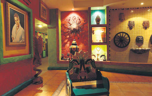 <p>La Hacienda es un hotel pintoresco, de estilo mexicano y cerca del centro de Santiago.</p>