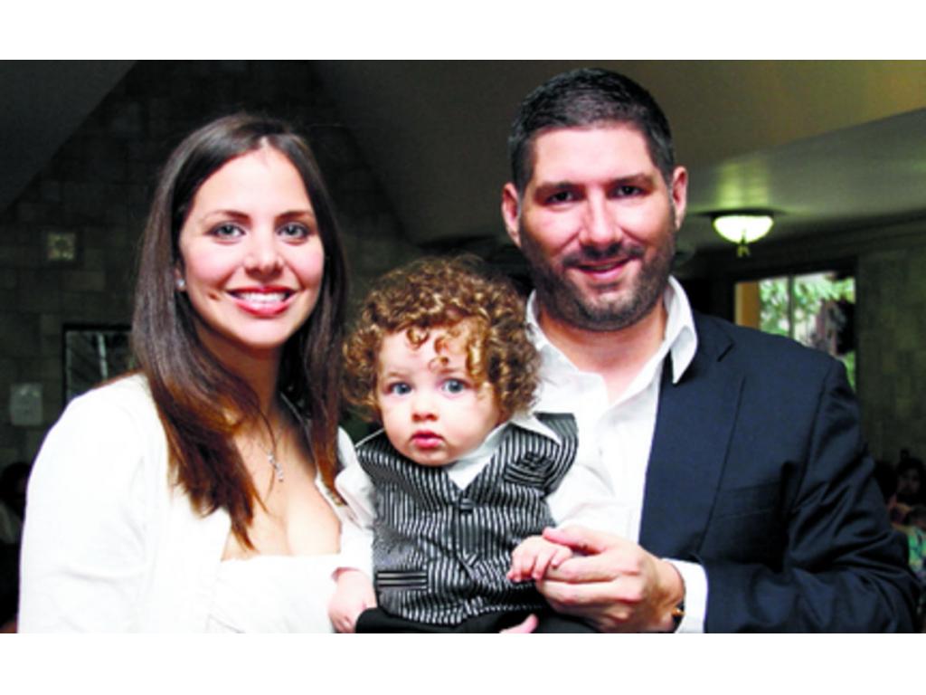 5. Sharon, Alcides Jr. y Alcides Bernal.
