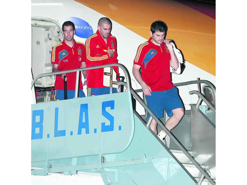 Protagonistas. Iker Casillas (dcha.), Víctor Valdés (c) y Sergio Busquets (izq.).(ANAYANSI GAMEZ)