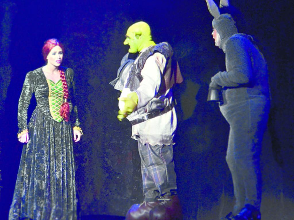 Fiona, Shrek y Burro, camino a Duloc.
