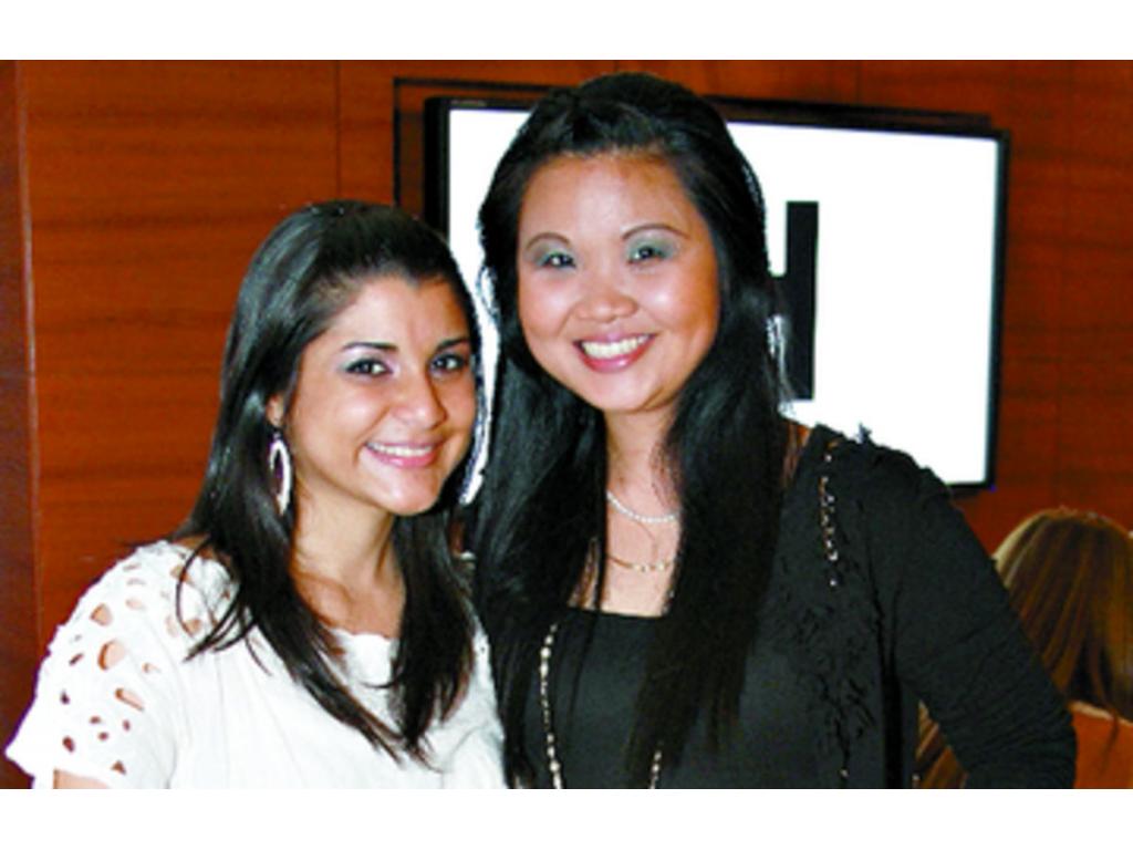 4. Mariela de León y Cristina Wong.