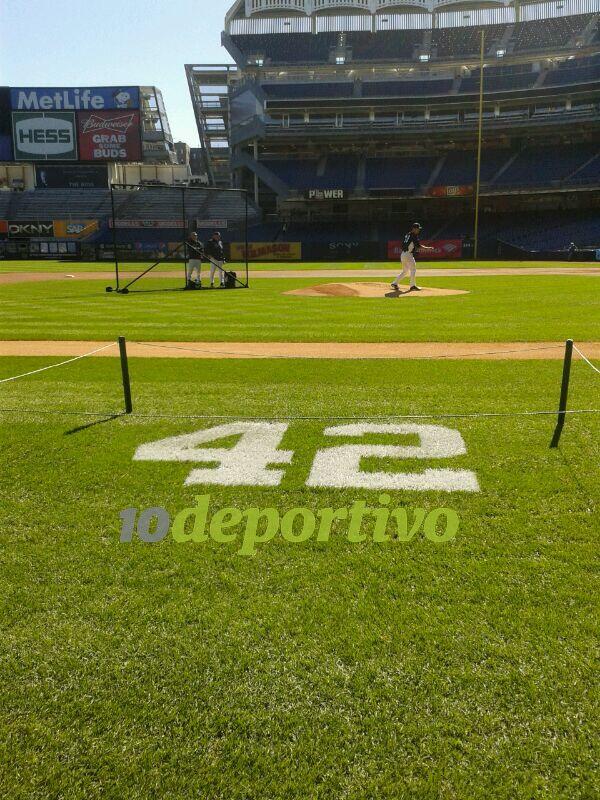 Todo el Yankee Stadium, está adornado con el número utilizado por Mariano Rivera.Foto/Epasa.<br>