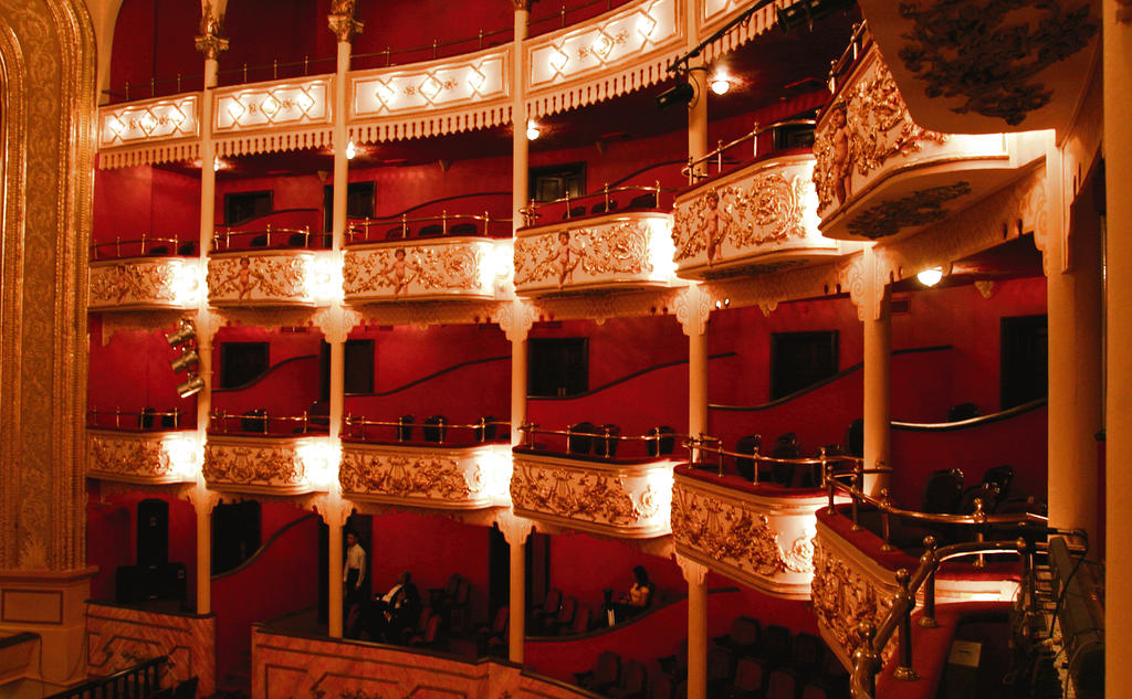 Anfitrión. Recibe a las más importantes celebridades que arriban a suelo canalero. Conciertos, obras, danzas, concursos, homenajes, todas forman parte de su historia.(Archivo)