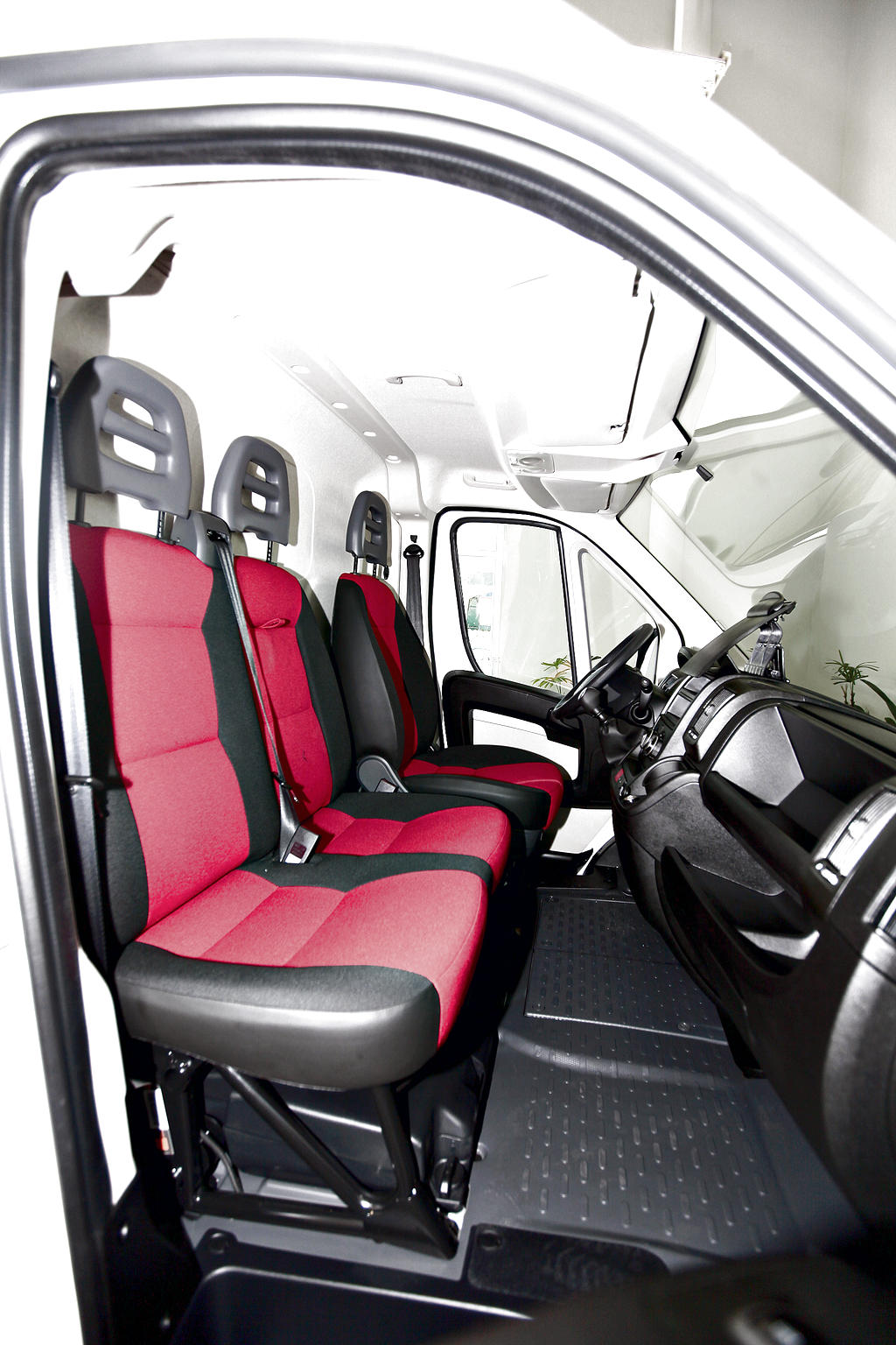Motor: 2.3 litros Multijet. ()