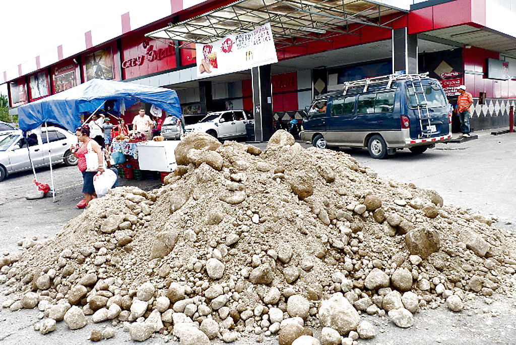 Impedidos. No se puede pasar en la frontera.()