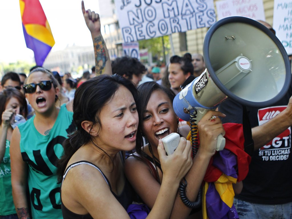 La marcha es convocada por las más de cien organizaciones sindicales y sociales que forman la Cumbre Social, y que ha discurrido por los ejes Castellana- Recoletos y Alcalá-Goya.<br>