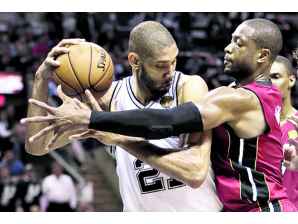 Tim Duncan (izq.), Tony Parker y Manu Ginóbili disputaron juntos su partido 100, solo superados por los 110 que jugaron el trío formado por Magic Johnson, Kareem Abdul-Jabbar y Michael Cooper con los Lakers.