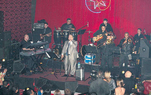 <p>Concierto. Compartió de cerca con sus fanáticos.</p>