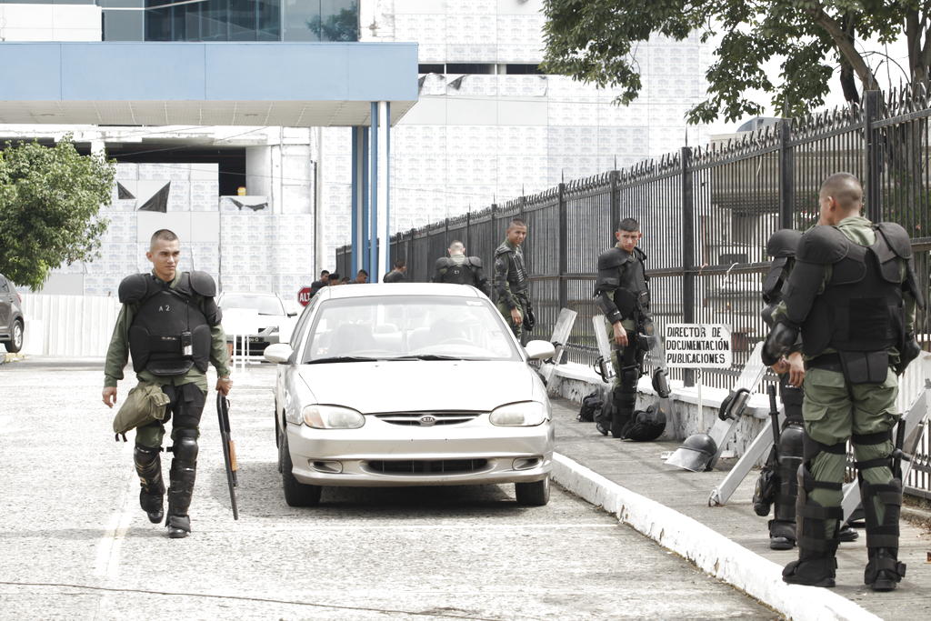 Policía custodia el lugar. Foto/Carlos Lemos <br>