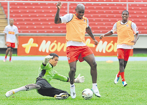 <p>Recuperado. Felipe Baloy (c) se reportó listo.</p>