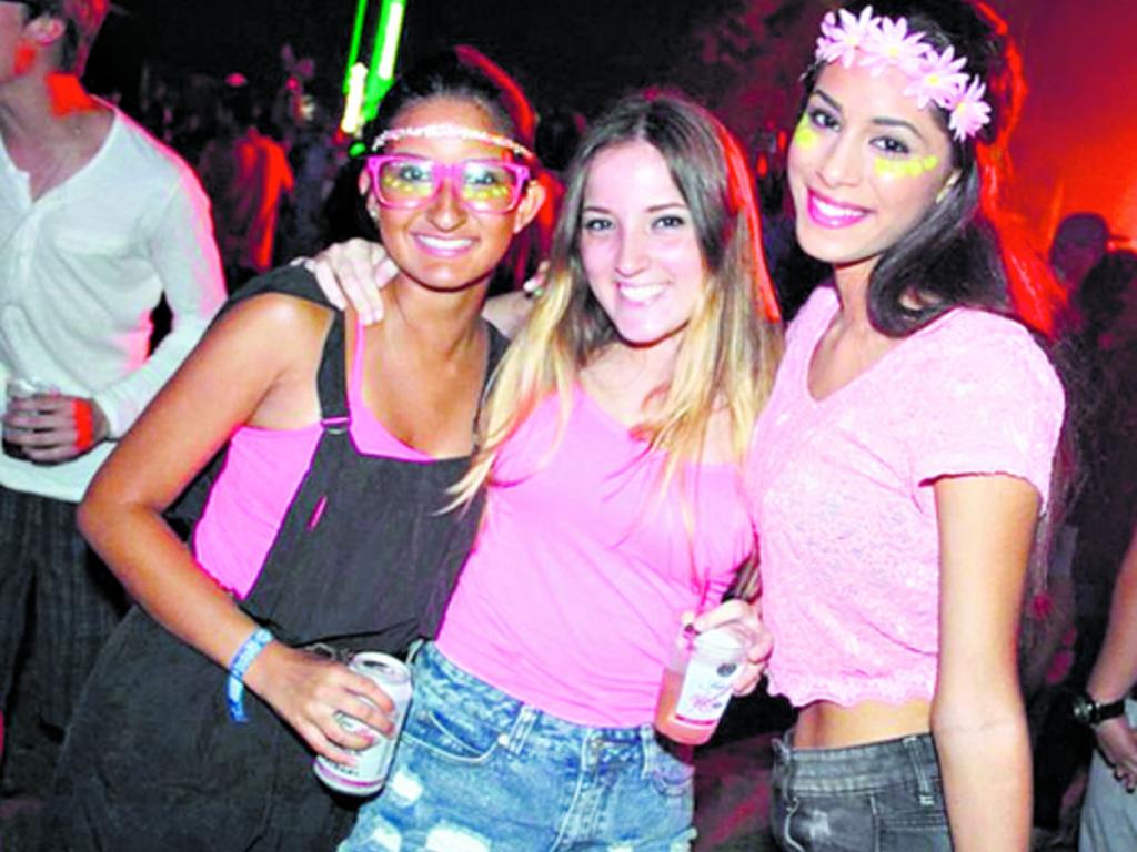 No faltaron las chicas lindas que posaron para nuestro lente.