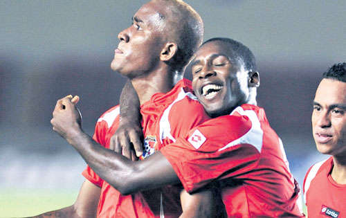 <p></p><p>Referente. Luis Rentería (izq.) se perfila a salir en el once titular para el choque de hoy ante Paraguay.</p>
