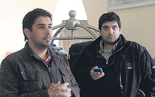 <p>Observadores se retiran.</p>
