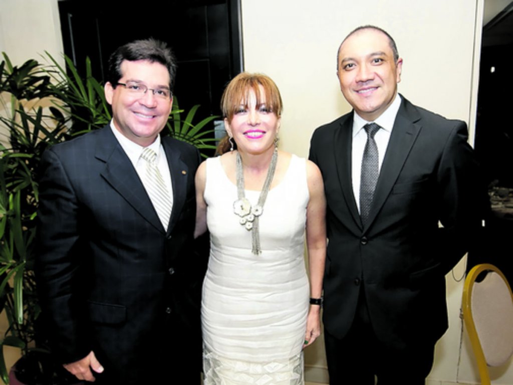 7. Guido Rodríguez, Nivia Castrellón y Roberto Mendoza.