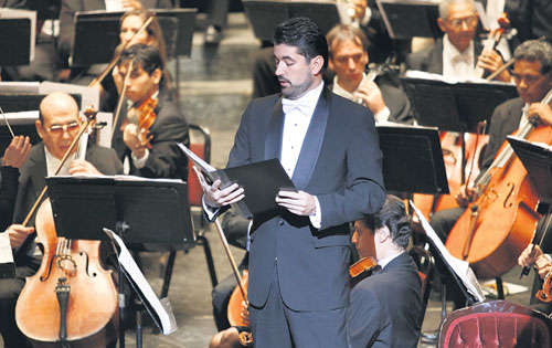 <p>Repertorio. Ricardo Velásquez deleitó con varias piezas.</p>