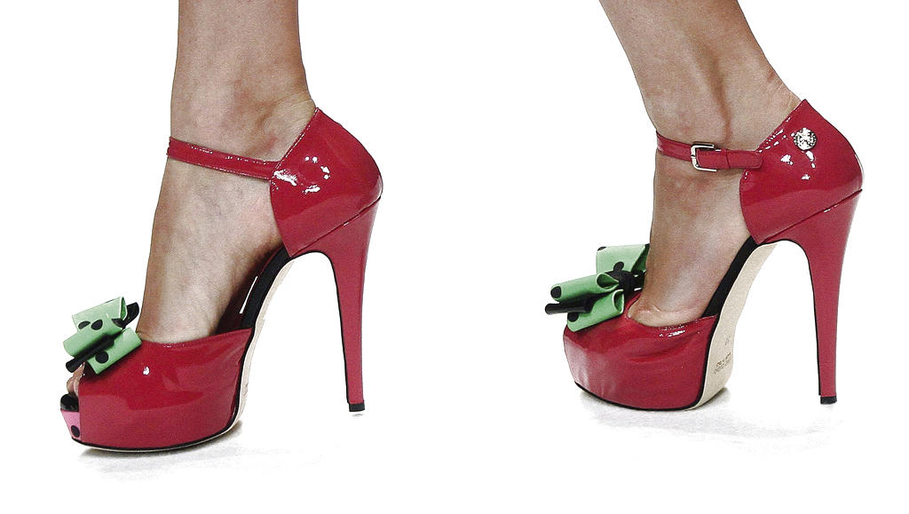 Zapatos. En dos colores y con tacones superaltos.()