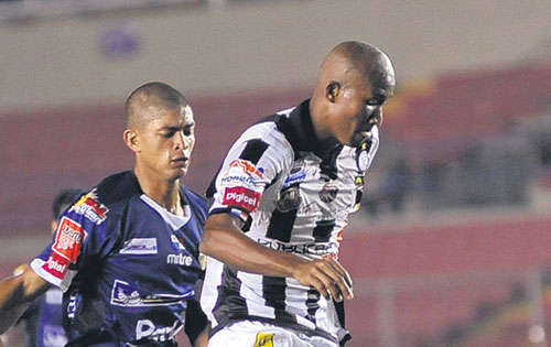 <p>Goleador. Luis Rentería suma seis tantos.</p>