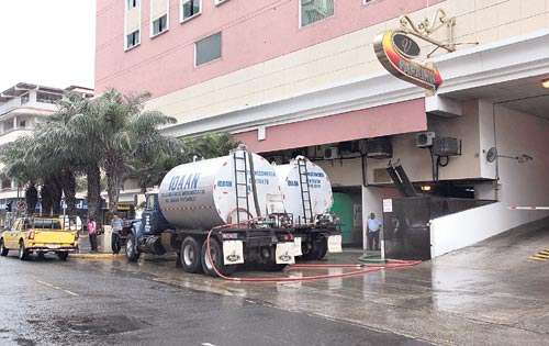 <p>Comercio. A los hoteles también se les proporcionó agua.</p>