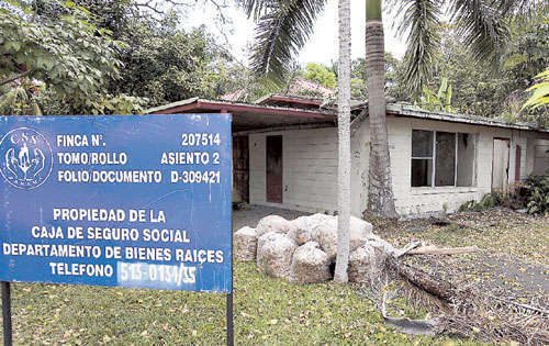 <p>Amador.La maleza se come las edificaciones. </p>