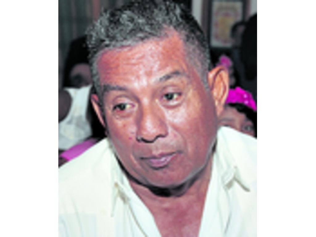 Claudio Márquez(Víctor Arosemena)