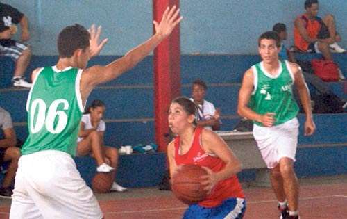 <p>Actitud. ¡Vamos! lanza el balón, esos puntos son tuyos.</p>