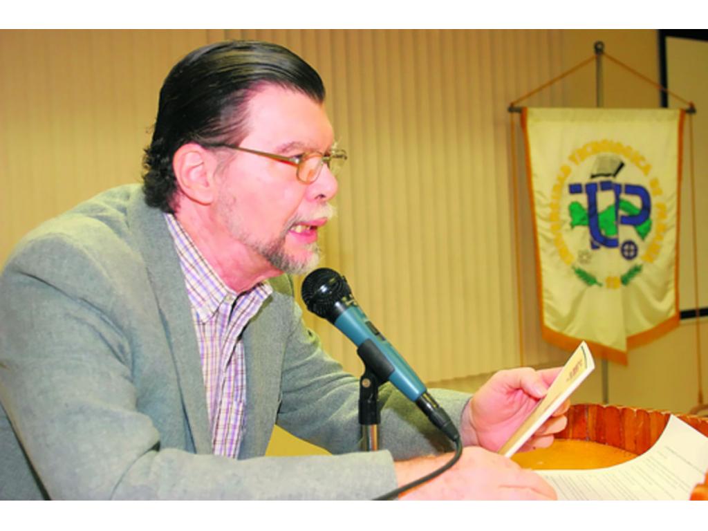 Enrique Jaramillo Levi, escritor colonense y promotor cultural. (Archivo. )