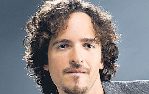 <p>Tommy Torres. El cantautor se dará sus vueltas por la ciudad para conocer más.</p>