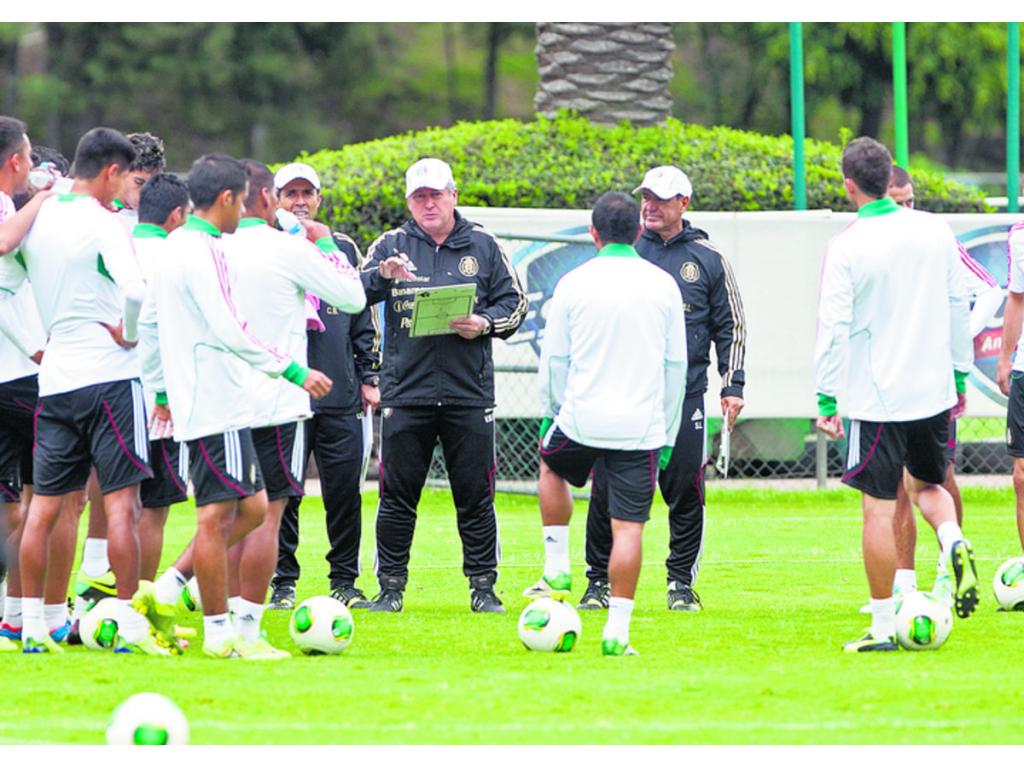 El elenco mexicano se entrenó ayer en el DF.(AP)