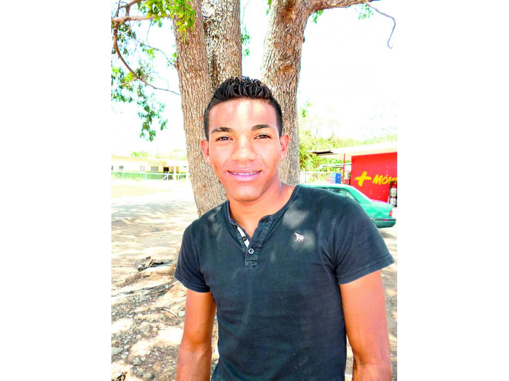 Hoy en día los padres de familia se esfuerzan más para que sus hijos estudien y no tengan que trabajar en el área agropecuaria, que es bastante difícil.