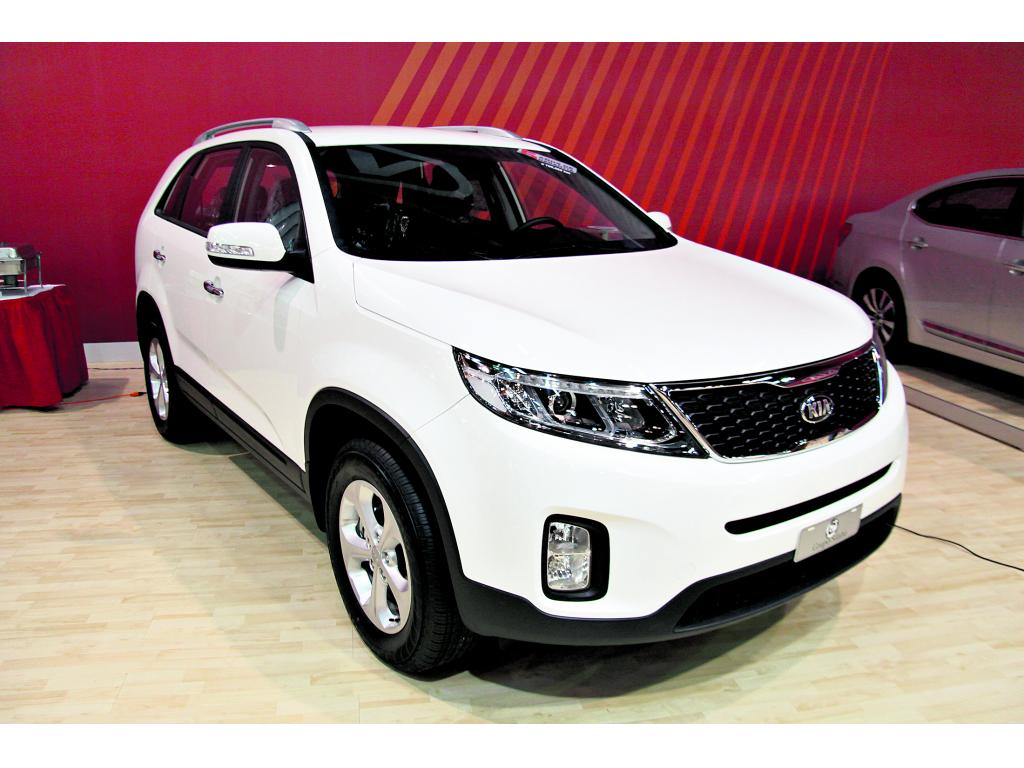 Kia Sorento 2013. Cuenta con un renovado diseño y un motor de 2.4 litros de gasolina y 194 caballos de fuerza. ()