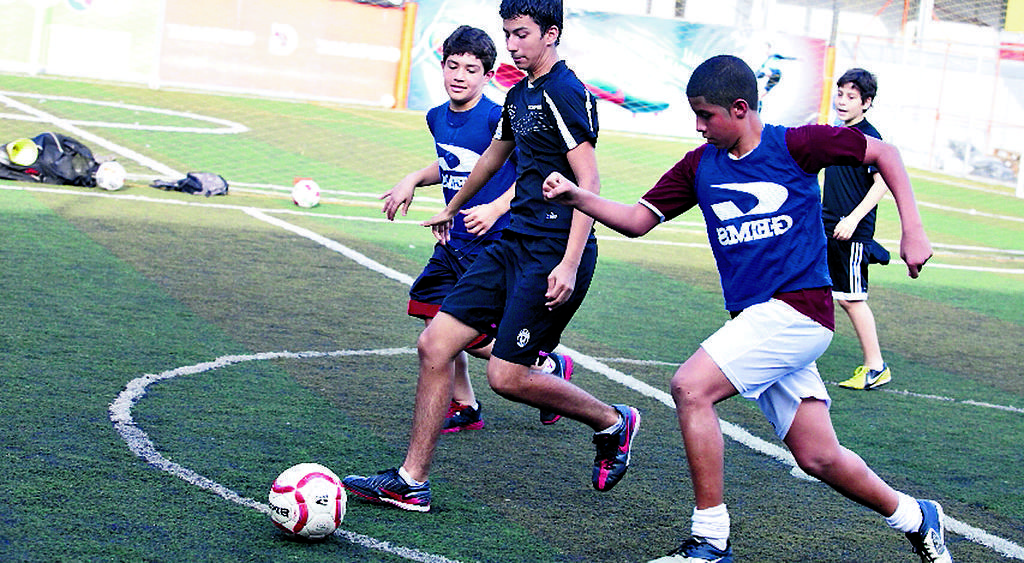 A los futbolistas motivados por la pasión del fútbol, se les ha inculcado los valores y la disciplina a través de este deporte.(Anayansi Gamez )