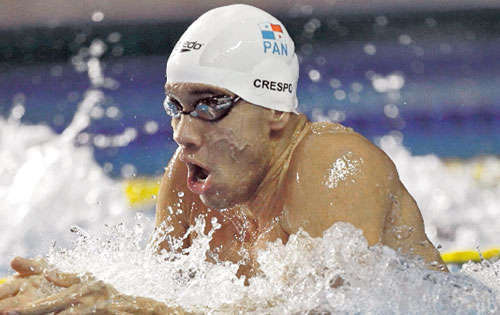 <p>Prueba. Edgar Crespo espera su turno.</p>