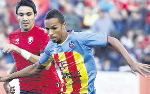 <p>Valdo López (balón)</p>