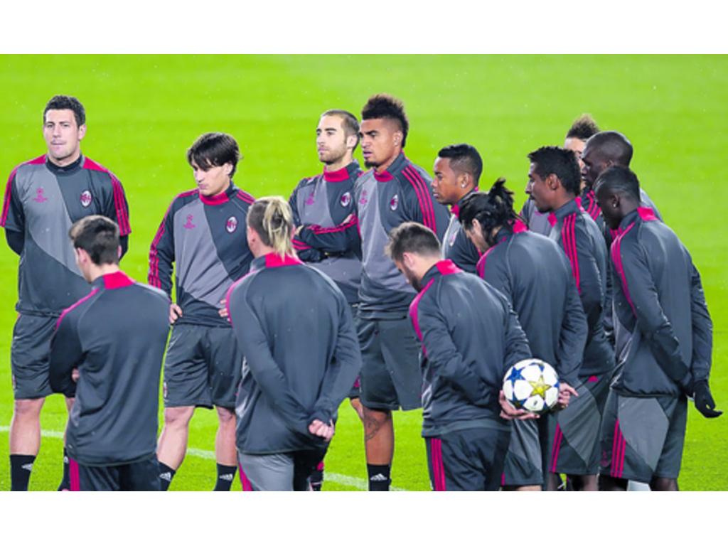 Jugadores del AC Milan se entrenan ayer.(AP)