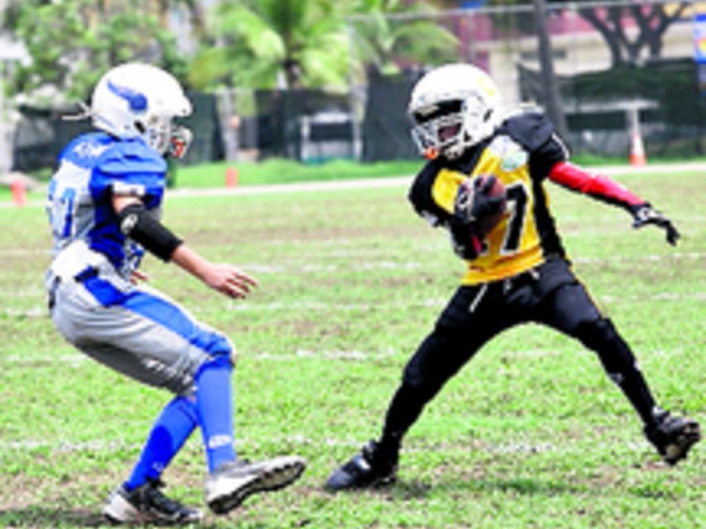 Los Titans realizando una jugada de ataque, que resultó con una derribada fuerte.(Anayansi Gamez )
