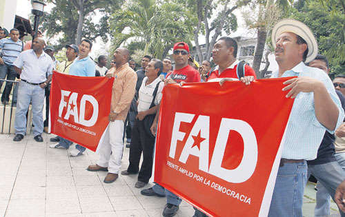 <p>El Tribunal Electoral entregó la certificación que acredita al FAD como partido político. Foto/Archivo.<br></p>
