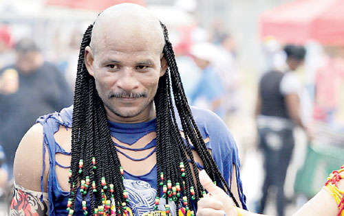 <p>Turistas. Colombianos disfrutaron de la mojadera.</p>