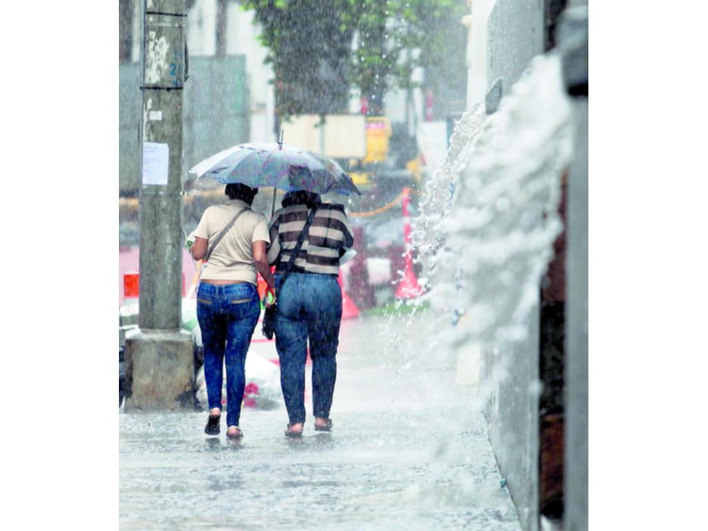 Las autoridades del Sinaproc advirtieron a la población mantenerse vigilante por las lluvias acompañadas de fuertes vientos durante las próximas 72 horas y en caso de emergencia, marcar el *335.(Alejandro Méndez)