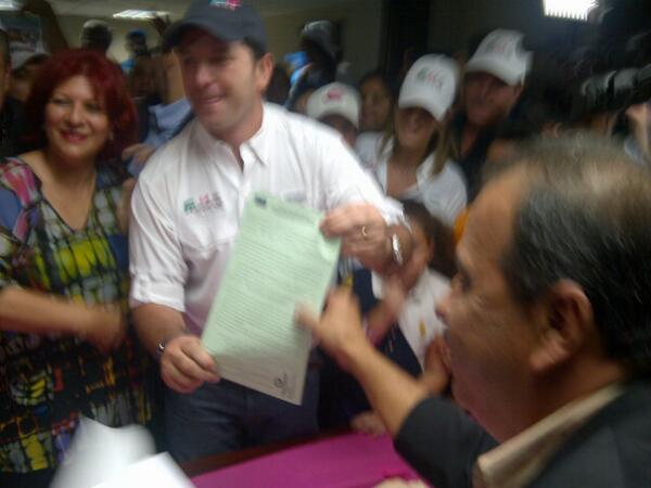 Guillermo Ferrufino y el candidato presidencial José Domingo Arias. Foto/Cortesía. <br>