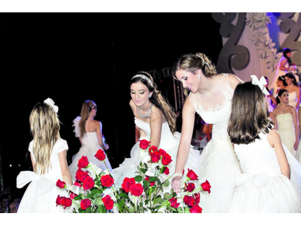 Hubo nerviosismo por parte de las Debutantes al elegir las rosas.