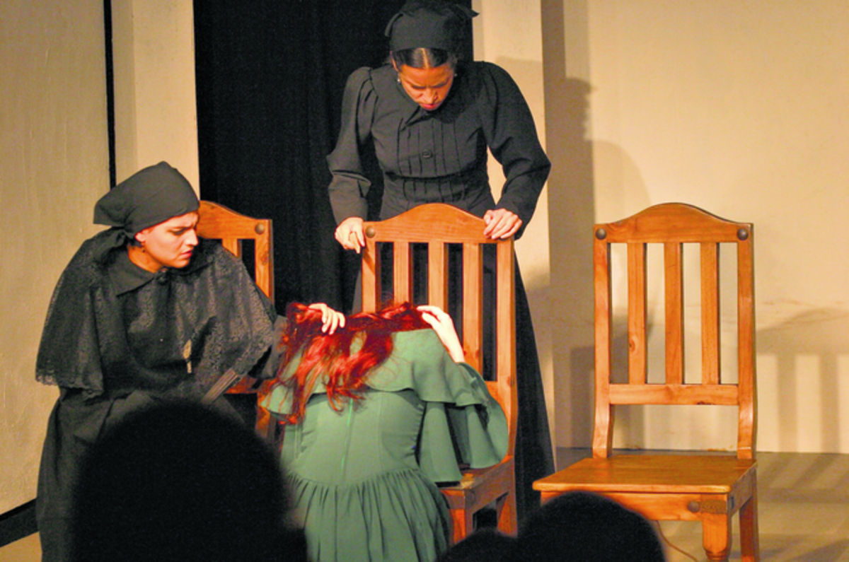 A la izquierda, en La casa de Bernarda Alba.( Archivo.)